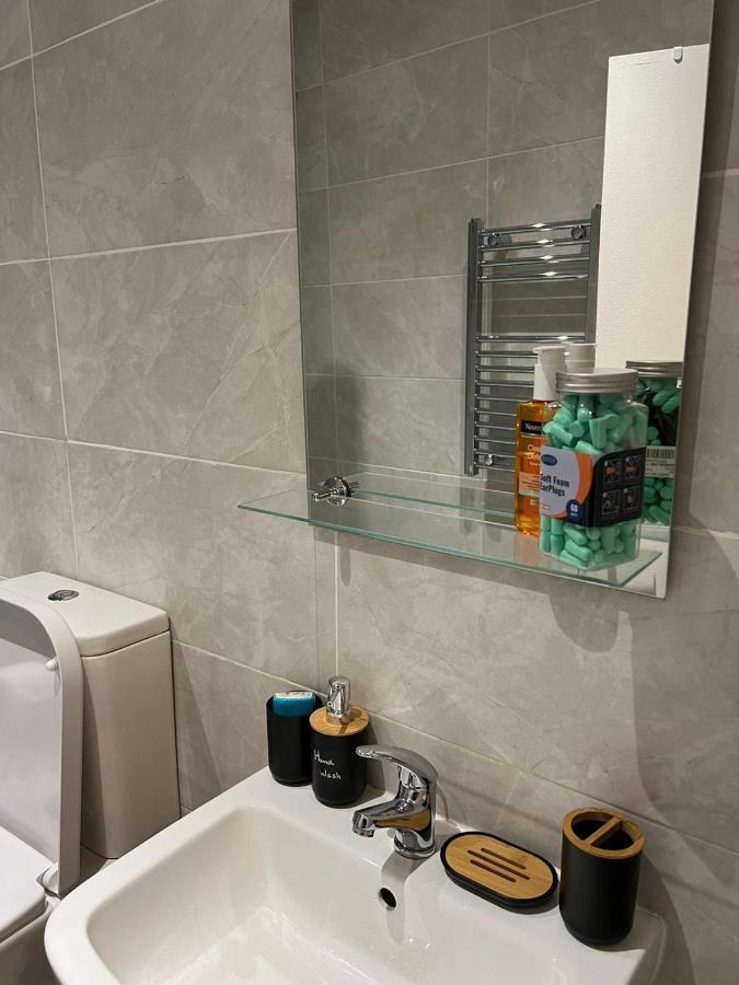 Lovely 2 Bed Flat In Soho! London Kültér fotó